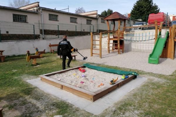 Strážníci kontrolovali dětská hřiště v Křimicích