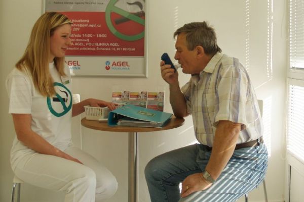 Příspěvek 500 Kč na vitaminy pro očkované klienty VZP od 65 let