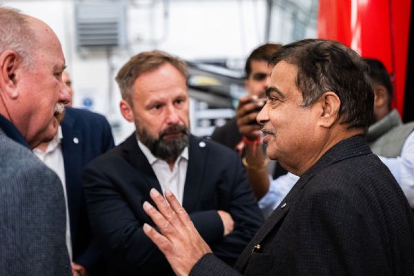 Indický ministr silniční dopravy a dálnic navštívil Škoda Group v Plzni