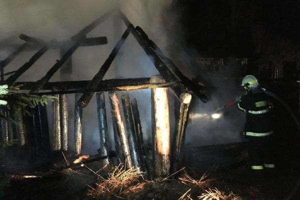 V šumavských Prášilech v pátek večer hořel keltský archeopark, škoda půl milionu