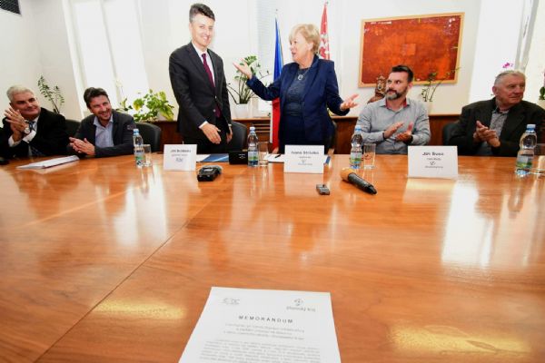 Jihočeský kraj podepsal se SŽDC memorandum.