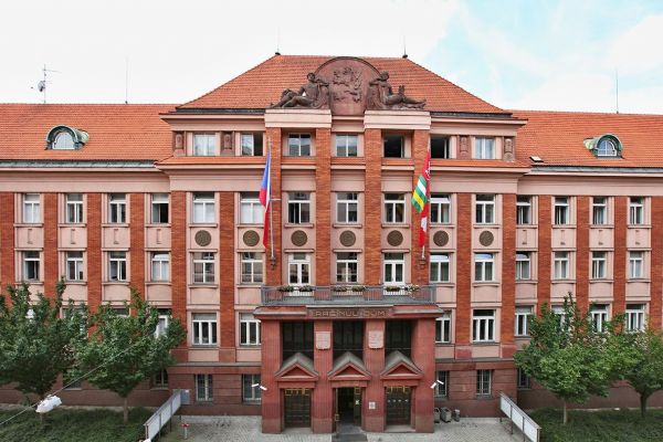 Dva obvinění z manipulací zakázek na krajském úřadě