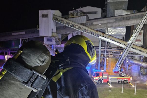 Hasiči bojovali s výpadkem v teplárně, dvě lehká zranění