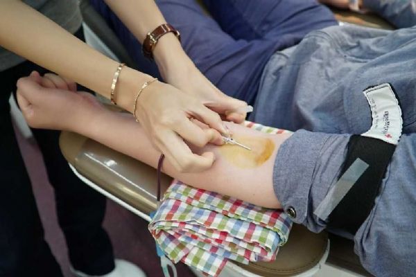 Transfuzní oddělení na Vysočině hledá mladé dárce krve