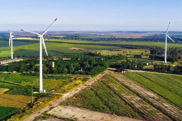 Větrné elektrárny nad Mezilečím: Rozdělená komunita a petice chalupářů