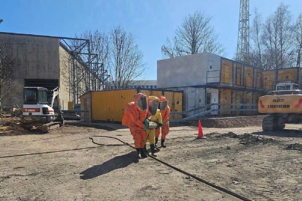 Zrezivělé lahve plné nebezpečí: Kladenští hasiči zasahovali