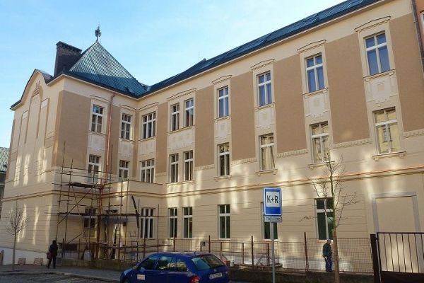 Budova gymnázia v Havlíčkově Brodě byla citlivě obnovena za přispění památkářů