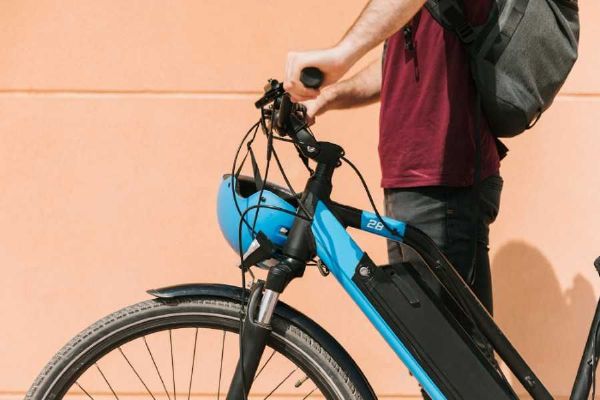 Elektrokola dobývají Žďárské vrchy: Vysočina láká cyklisty