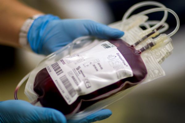 Praha odmění pravidelné dárce krve roční lítačkou