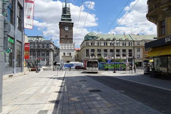 Rekonstrukce třídy Míru: Nová dlažba a více zeleně v Pardubicích