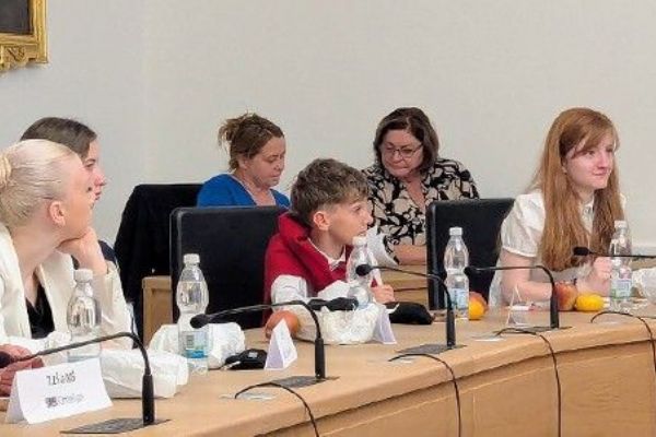 Žáci diskutovali s plzeňskou radnicí o bezpečnosti a psychickém zdraví
