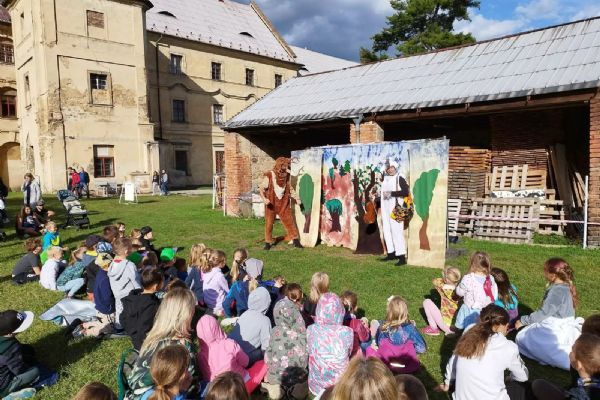 Dožínky v Oseku u Duchcova: Mše, štrůdl a sousedské posezení