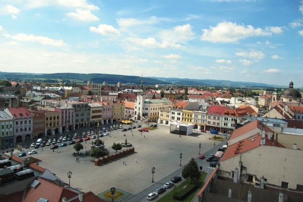 Kroměříž mění parkování - dražší karty, poplatky i pro elektromobily