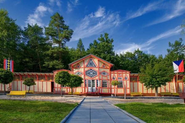 Plovárna Dachova slaví 100 let: Koncert Buty a bohatý program