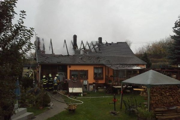 V Bděněvsi hořel dům, škoda dva miliony