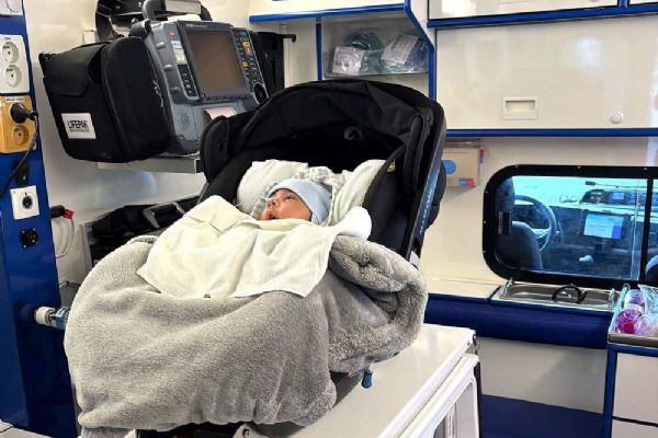 Lepší péče o novorozence: Budějovická nemocnice nově převáží s Airborne Aviator