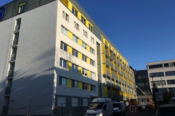 Karlovy Vary: Nemocnice dočasně uzavřela lůžkové infekční oddělení. Chybí sestry