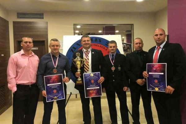 Cheb: Policisté z Karlovarského kraje slaví úspěch