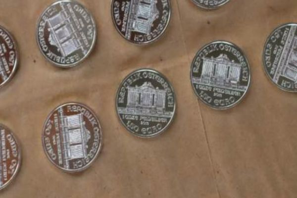 Karlovarsko: Odcizili mince za necelé tři miliony