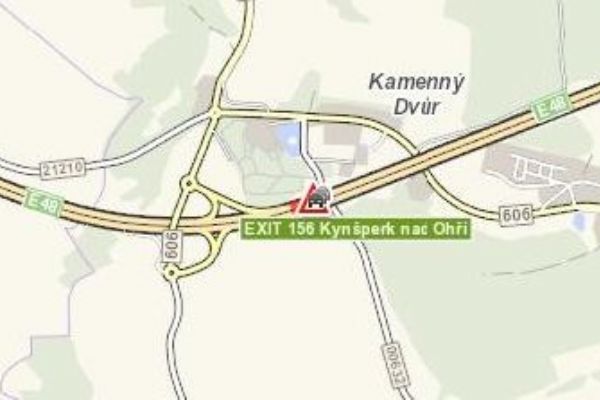Karlovarsko: Pozor! Na šestce je porouchané vozidlo a další překážky na vozovce