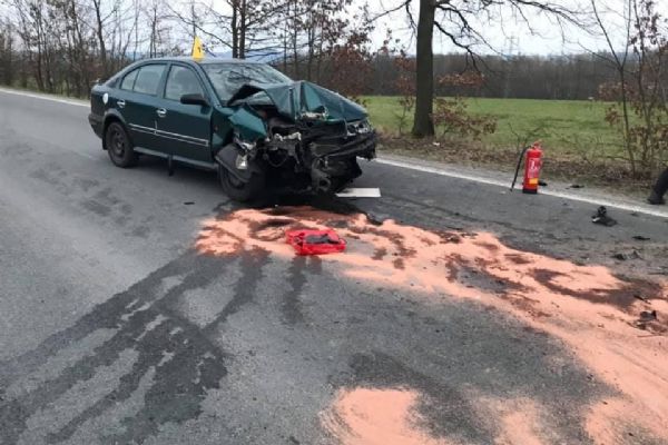 Karlovarsko: U dopravní nehody zasahovaly všechny složky IZS