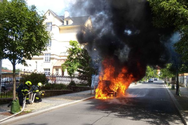 Karlovy Vary: Auto v plamenech