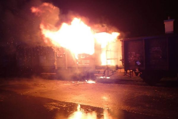 Karlovy Vary: U požáru vagonu zasahovaly tři jednotky hasičů