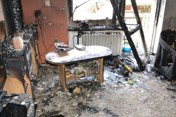 Karlovy Vary: Požár bytu. Obyvatelé domu stihli včas utéci