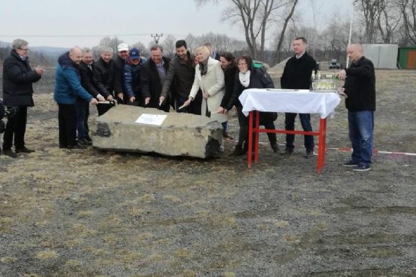 Lázně Kynžvart: Dnes byl položen základní stavební kámen sportovní haly