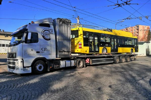 Mariánské Lázně: Do města právě přivezli první nový trolejbus