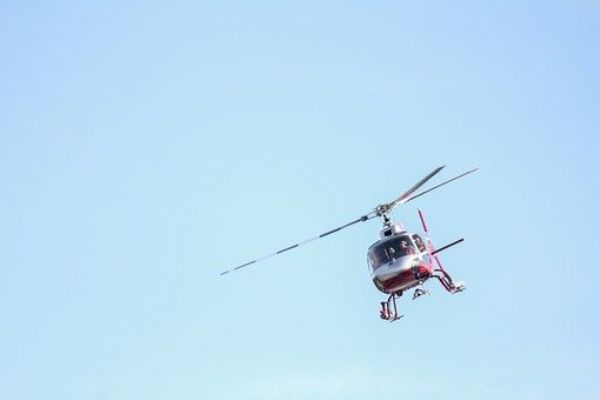 Otovice: Na místo pátrání po pohřešované 76leté seniorce letěl vrtulník s termovizí