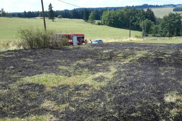 Region: Od začátku června zasahovali hasiči u téměř 60 požárů trávy či lesního porostu