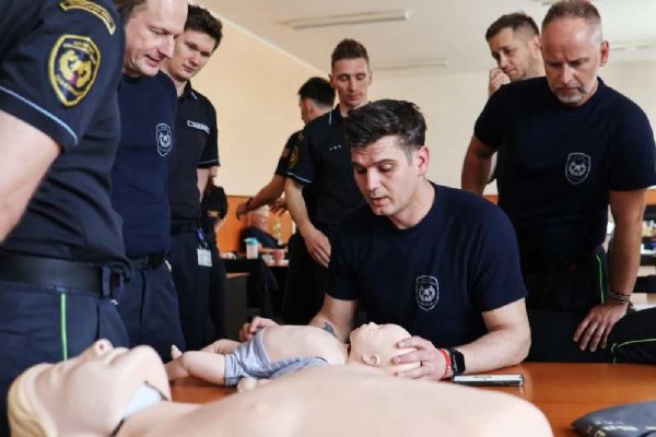Hasiči zlepšují záchranu životů: Nové školení první pomoci