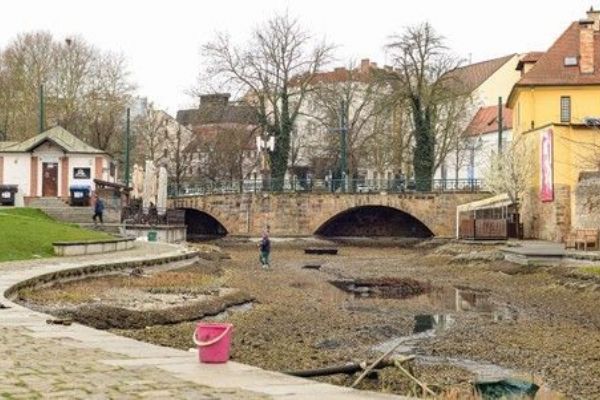 Jarní údržba Mlýnské strouhy odhalila kuriózní nálezy