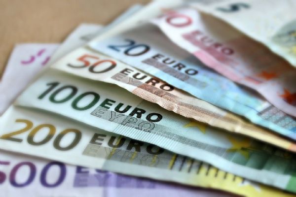 Účetní na pokyn falešného nadřízeného převedla do ciziny desítky tisíc eur