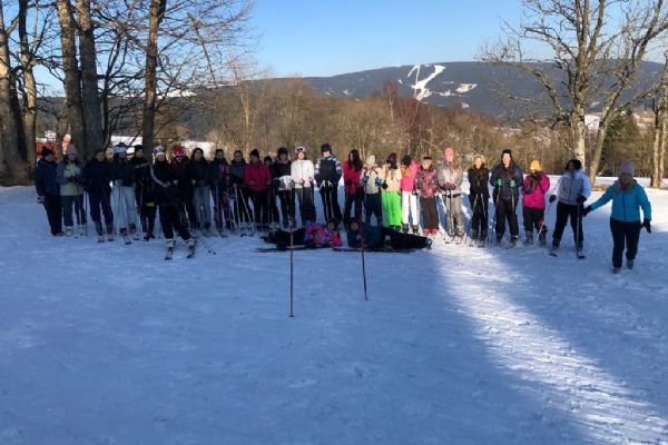 Žáci si užívají lyžařský výcvik