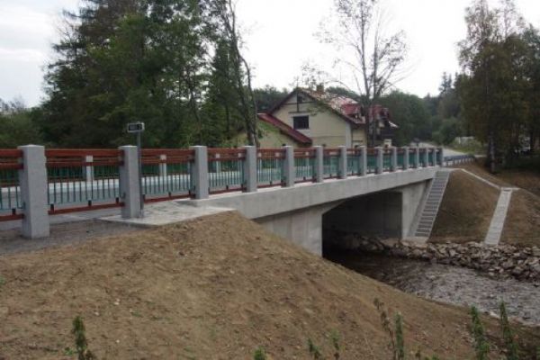 V Prášilech mají bezpečnější nový most