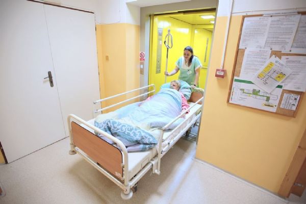 Nemocnice Svatá Anna má nové výtahy