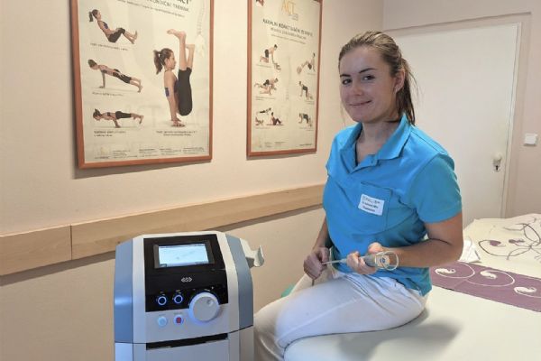 Nemocnice v Horažďovicích pořídila výkonný laser, léčí bolavé klouby