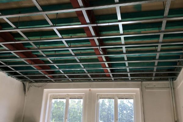 Plzeň zajistila rekonstrukci stropu ve škole v Liticích