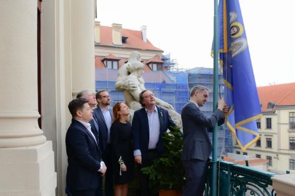 Hlavní město vyvěsilo vlajku Kyjeva na budovu Nové radnice