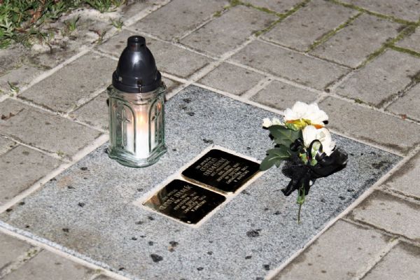 Chodov: Kameny opět připomínají oběti holocaustu