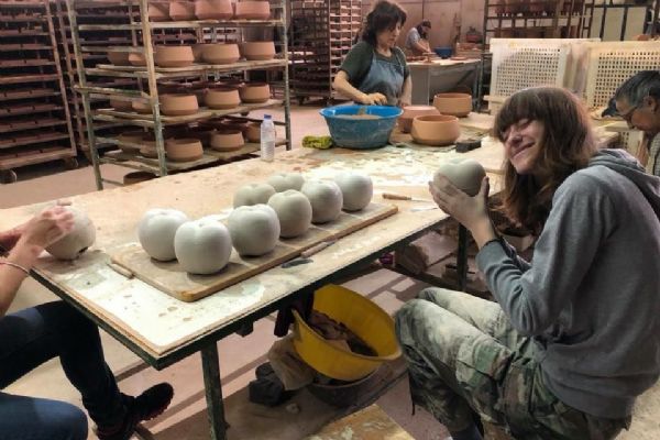 Keramici z Horní Břízy na praxi v Portugalsku: jejich výrobky putují až za oceán