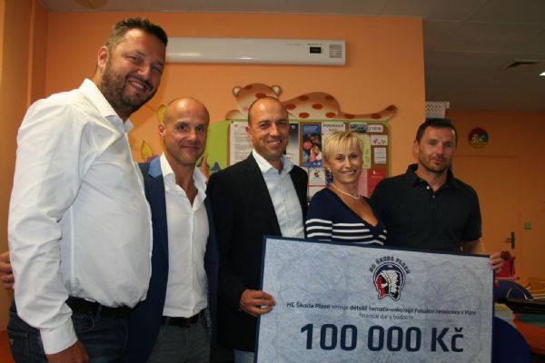 Plzeňští hokejisté podpořili malé pacienty na hematoonkologii 
