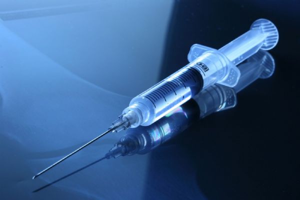 Od pondělí 27. prosince se mohou třetí dávkou očkovat lidé nad 30 let