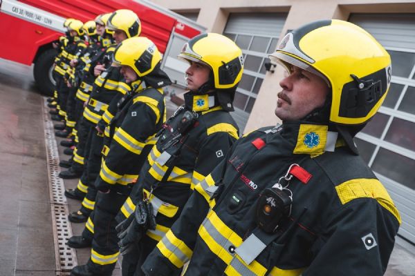 Pražští profesionální hasiči předvedli chytré zásahové obleky smartPRO od firmy GoodPRO