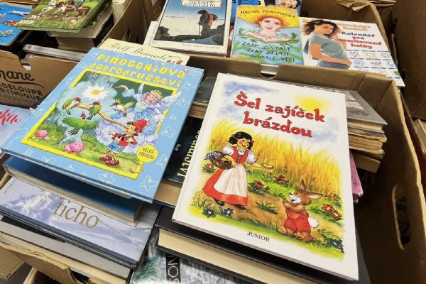 Sbírka knih z univerzity putovala k dětem do Domova sv. Zdislavy