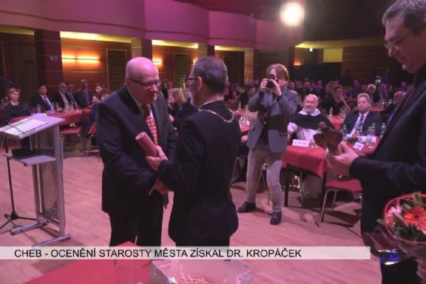 Cheb: Ocenění starosty města získal dr. Kropáček (TV Západ)