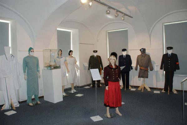 Aš: Muzeum zve na výstavu uniforem a stejnokrojů 20. století