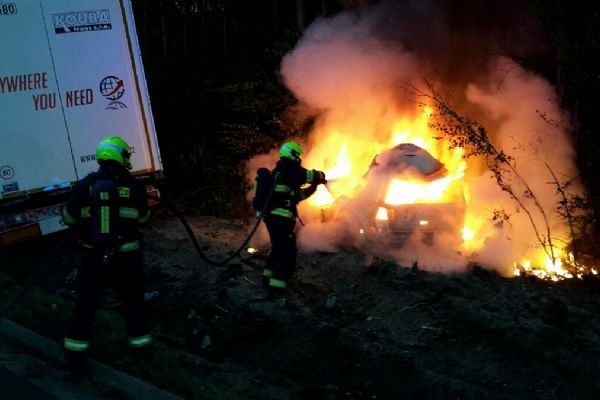 Cheb, Pomezí: V havarovaném vozidle uhořel řidič